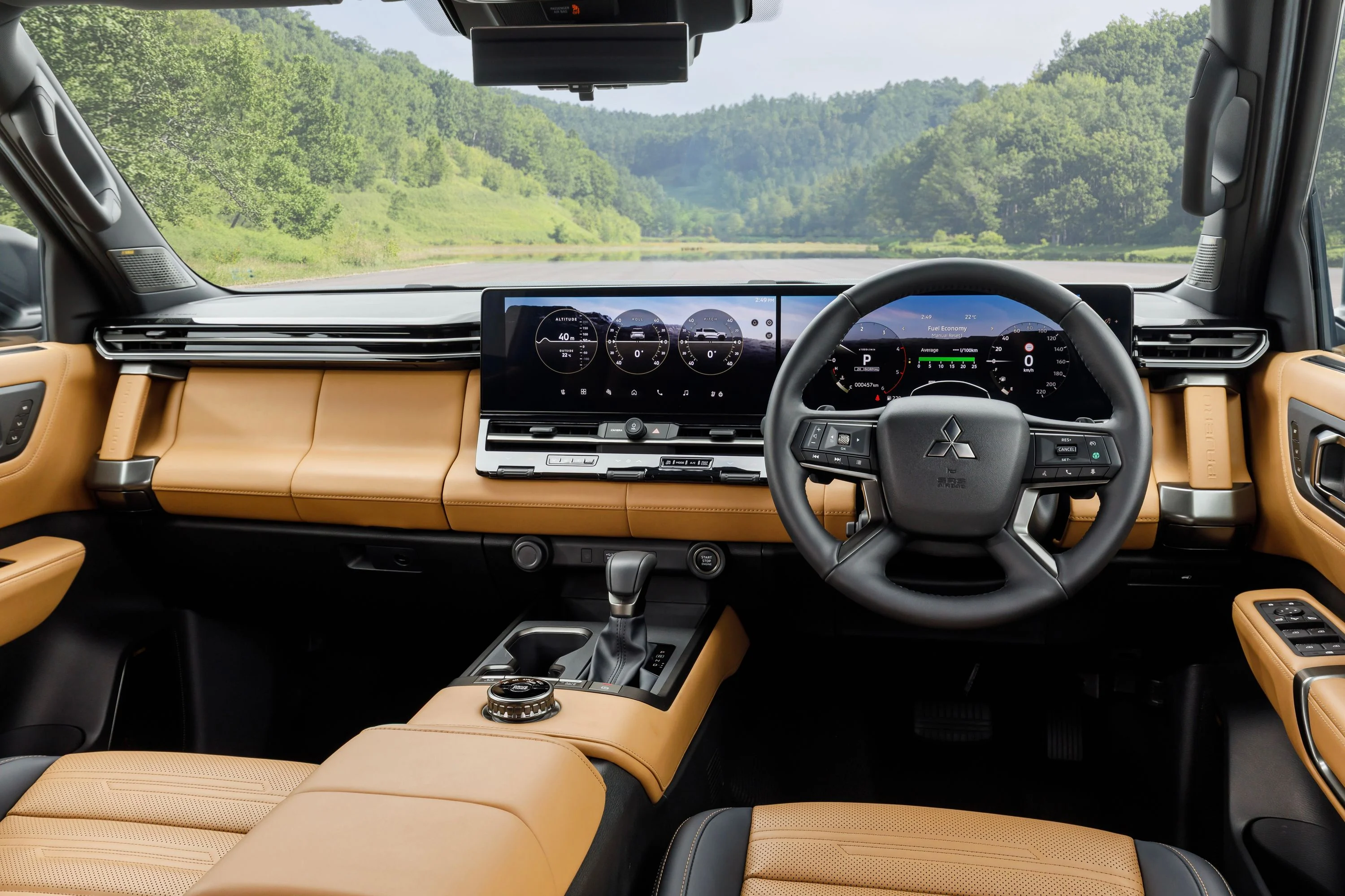 2027-mitsubishi-pajero-reveal-interior-3.jpg