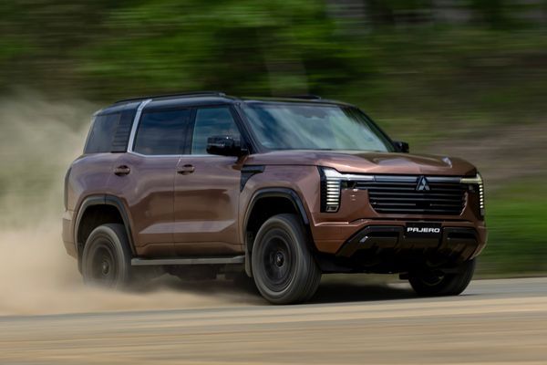 2027-mitsubishi-pajero-reveal-rollers-40