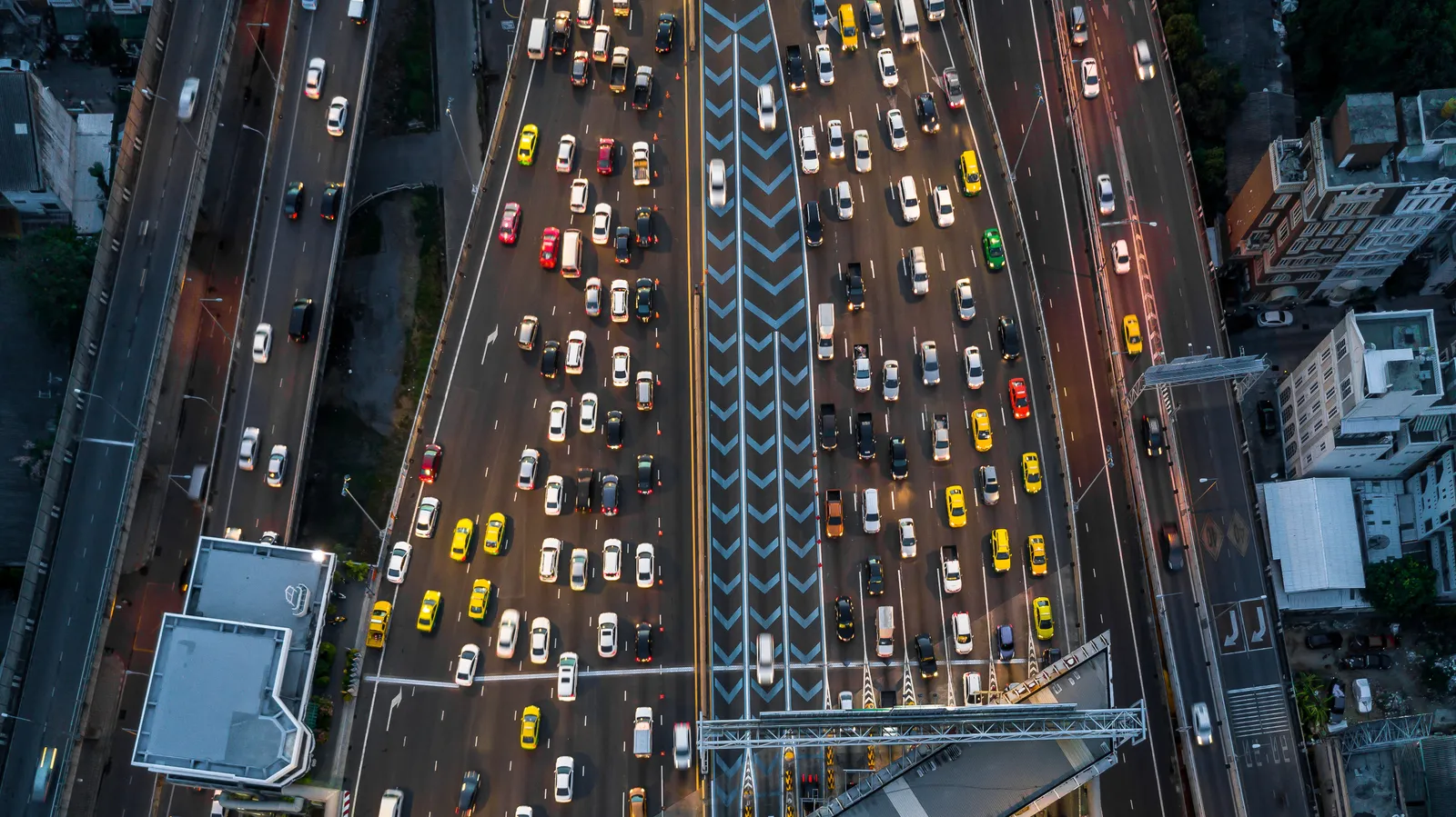 aerial-view-cars-waiting-to-pay-at-the-expressway-2025-01-10-03-34-50-utc.jpg